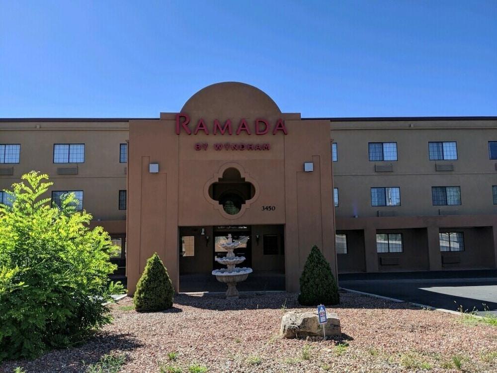 Hotel Ramada By Wyndham Santa Fe Exterior foto